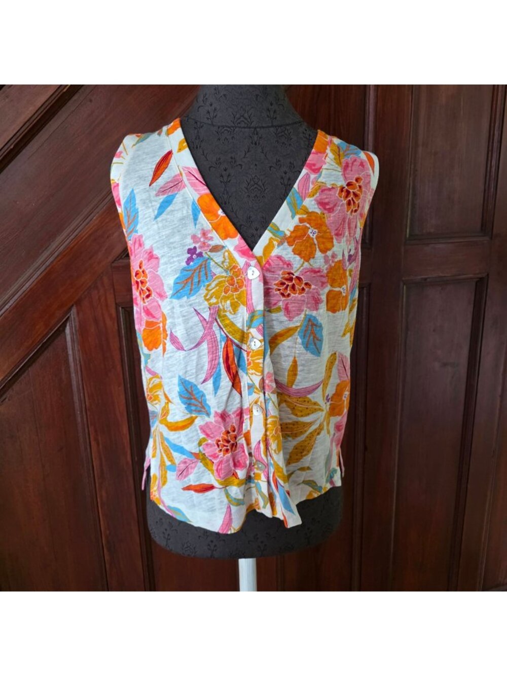 C&C California Womens Floral Sleeveless Button-Front Top Lightweight NWT Size M
